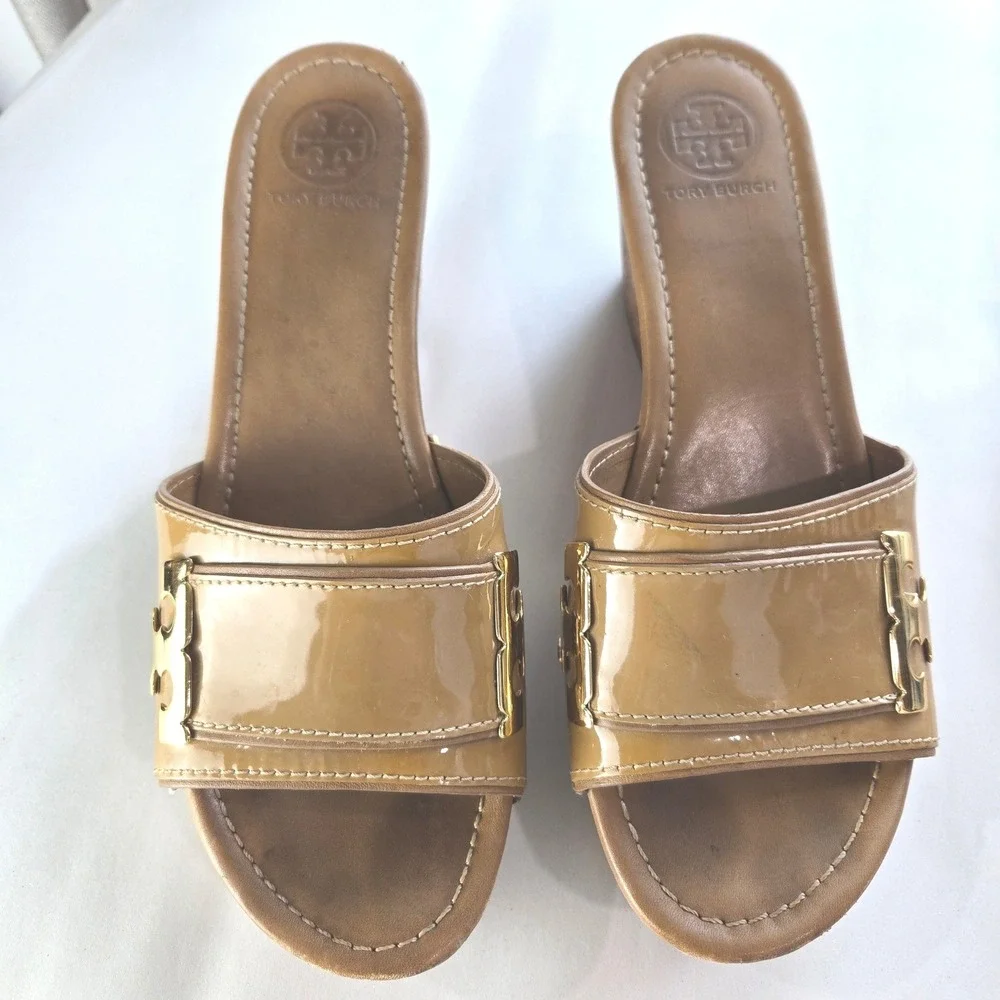 Tory Burch Size 10 Wedge Sandals Tan Patent Leather Cork Gold Logo Slides #1036